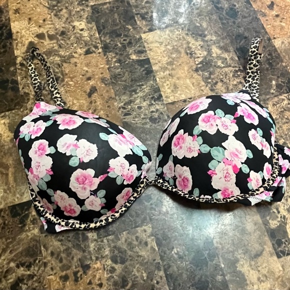 Victorias Secret Sexy Tee Push Up Bra - Picture 1 of 9